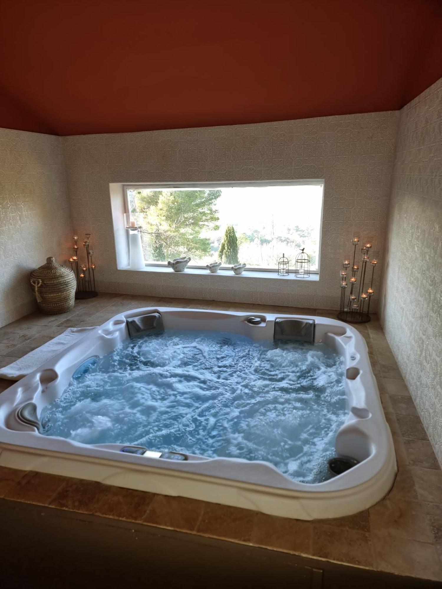 Апартаменти Pousterle De Sabran - Piscine & Hammam Екстер'єр фото